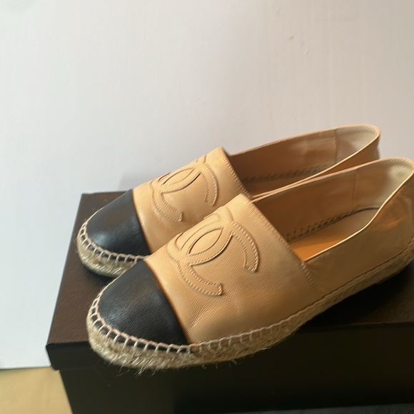 USED-CHANEL LAMBSKIN CC ESPADRILLES - Picture 4 of 10